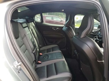 Volvo S60 III Sedan 2.0 T6 310KM 2019 Volvo S60 2.0 T6 316 KM, 4x4, wersja R-DESIGN, piekna kolorystyka 2.0, zdjęcie 5