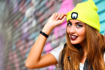 ТЕПЛАЯ ШАПКА-БИНИ С ЗАРЯЖЕНИЕМ USB СО СВЕТОДИОДНЫМ ФОНАРИКОМ