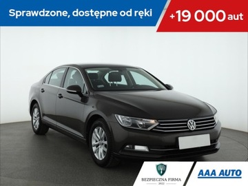 Volkswagen Passat B8 Limousine 1.8 TSI BlueMotion Technology 180KM 2017 VW Passat 1.8 TSI, Salon Polska, Klima