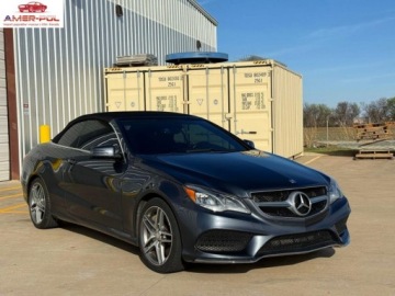 Mercedes Klasa E W212 2014 Mercedes-Benz Klasa E E550 2014 4.7 Benzyna 402KM