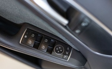 Mercedes Klasa A W176 Hatchback 5d Facelifting 180 122KM 2017 Mercedes-Benz Klasa A 180 Style 1.6 Benzyna 122KM, zdjęcie 8