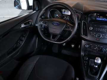 Ford Focus III Kombi Facelifting 2.0 TDCi 150KM 2016 Ford Focus 2.0 TDCi, Klima, Parktronic, zdjęcie 6