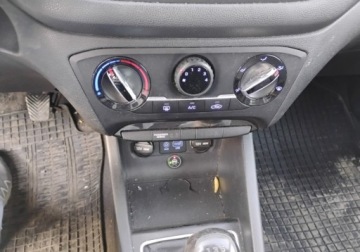 Hyundai i20 I Hatchback 5d Facelifting 1.2 DOHC 85KM 2015 Hyundai i20 2015r, 1.2 Benzyna LPG. Lekko uszkodzony przod. Jezdzi. 1.2, zdjęcie 13