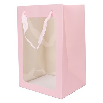 Большой бумажный пакет конфет. Открытое окно.