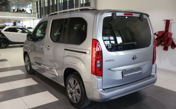 Toyota 2022 Toyota Proace City Verso City Verso 1.2 D-4T Family Aut. 1.2 Benzyna 130KM, zdjęcie 3