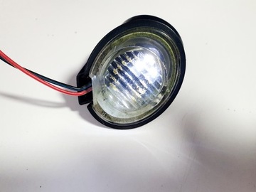 LAMPKA LED LUSTERKA PRAWA AUDI Q7 4L Q5 8R OE