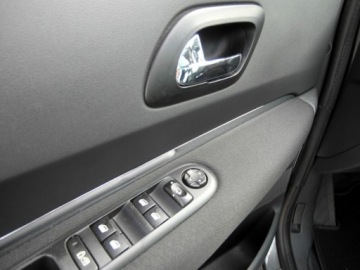 Peugeot 5008 I Minivan 2.0 HDi FAP 150KM 2011 Peugeot 5008 Allure Nawigacja Panorama Dach Head-Up 2.0 Diesel 150KM, zdjęcie 27