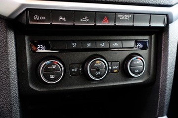 Volkswagen Amarok I Pick Up Double Cab Facelifting 3.0 TDI 258KM 2019 Volkswagen Amarok Bezwypadek salonPL HAK 4Mot. 3.0 V6 Kamera Tempoma, zdjęcie 19