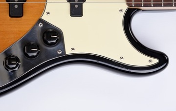 Fender American Deluxe Jazz Bass - бас-гитара