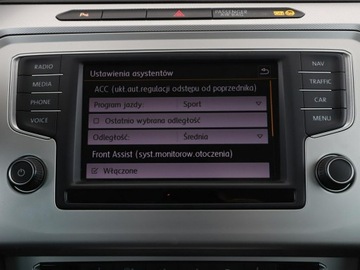 Volkswagen Passat B8 Variant 1.4 TSI BlueMotion Technology ACT 150KM 2016 Volkswagen Passat klima auto navi grzane fotele, zdjęcie 25