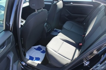 Volkswagen Passat B8 Limousine Facelifting 2.0 TDI SCR 150KM 2021 Volkswagen Passat ESSENCE LED F-vat, zdjęcie 26