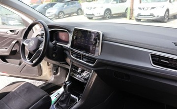 Volkswagen T-Roc I SUV Facelifting 1.5 TSI ACT 150KM 2023 Volkswagen T-Roc Nawigacja, Grzane Fotele, Alcantara, Czujniki PT, Tempoma, zdjęcie 10