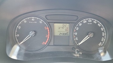 Skoda Fabia II Hatchback 1.2 i HTP 60KM 2010 Skoda Fabia II 2010r. 1.2i/60KM, zdjęcie 8