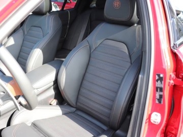 Alfa Romeo Giulia II Sedan Facelifting 2023 2.0 GME Turbo 280KM 2025 ALFA ROMEO Giulia Intensa Q4 Sedan 2.0 (280KM) 2025, zdjęcie 5