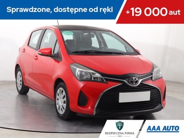Toyota Yaris III Hatchback 5d Facelifting 1.0 VVT-i 69KM 2015 Toyota Yaris 1.0 VVT-i, Salon Polska, Serwis ASO