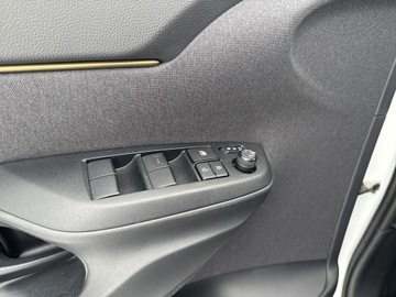 Toyota Yaris IV Hatchback 1.5 Hybrid Dynamic Force 116KM 2023 Toyota Yaris Cross Hybrid 1.5 Adventure Hybrid 1.5, zdjęcie 19