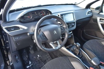 Peugeot 2008 I SUV Facelifting 1.2 PureTech 110KM 2018 Peugeot 2008 SalonPL 110KM Climatronic Nawigacja Smartlink Czujniki Park., zdjęcie 8