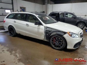 Mercedes Klasa E W212 2014 Mercedes-Benz Klasa E _E63_AMG_4Matic_V8_5.5 L_577 km_2014r 5.5 Benzyna, zdjęcie 1