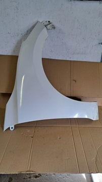 MAZDA 2 DJ 14- BŁOTNIK PRAWY PRZÓD