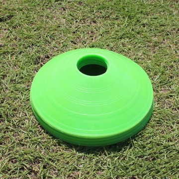 СПОРТИВНАЯ ТАРЕЛКА НА УЛИЦЕ С КОНУСОМ КРУГЛОЙ ЛОГОТИПОМ