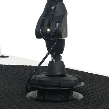 Надувная доска SUP с парусом и аксессуарами, черно-белая.