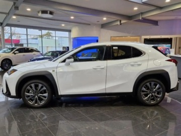 Lexus UX Crossover Facelifting 2.0 300h 199KM 2025 Od ręki - 300h F Sport Design 2.0 Hybrid Dynamic Force 199KM | Martwe pole!, zdjęcie 1