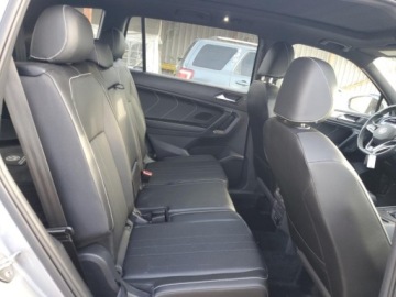 Volkswagen Tiguan II 2023 Volkswagen Tiguan Se R-Line Black, 2023r., 2.0L 2.0 Benzyna 184KM, zdjęcie 8