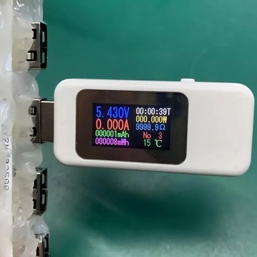 WOLTOMIERZ CYFROWY USB MIERNIK TESTER NAPIĘCIA AMPEROMIERZ WATOMIERZ LCD