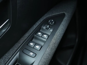 Peugeot 5008 II Crossover 1.2 PureTech 130KM 2019 Peugeot 5008 PureTech 130, Salon Polska, zdjęcie 19