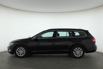 Volkswagen Passat B8 Variant 2.0 TDI BlueMotion SCR 150KM 2017 VW Passat 2.0 TDI, Automat, Navi, Klima, zdjęcie 2