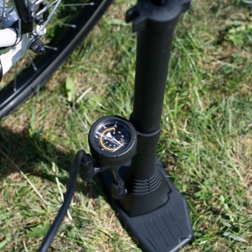 АВТОМОБИЛЬНЫЙ НАСОС С МАНОМЕТРОМ ДЛЯ ВЕЛОСИПЕДА, ПОРТАТИВНЫЙ, 16 БАР