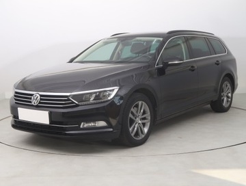 Volkswagen Passat B8 Variant 1.8 TSI BlueMotion Technology 180KM 2017 VW Passat 1.8 TSI, Automat, Navi, Klima, zdjęcie 1