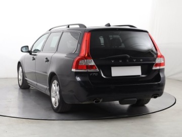 Volvo V70 III Kombi Facelifting 2.0 D4 DRIVE-E 181KM 2015 Volvo V70 D4, 178 KM, Automat, Skóra, Navi, Xenon, zdjęcie 3