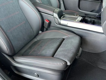 Mercedes GLB SUV Facelifting 2.0 220 190KM 2025 MERCEDES-BENZ GLB 220 4-Matic AMG Line 2.0 (190KM) 2025, zdjęcie 11