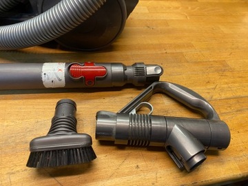 Пылесос без мешка DYSON DC29 1400 Вт