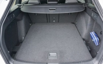 Volkswagen Golf VIII Variant 1.5 eTSI 150KM 2023 Volkswagen Golf Volkswagen Golf 1.5 eTSI MHEV R-Line DSG 1.5 Benzyna 150KM, zdjęcie 28