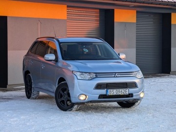 Mitsubishi Outlander III 2014 Mitsubishi Outlander Rezerwacja 2.0 Hybryda Plug-in 121KM, zdjęcie 2