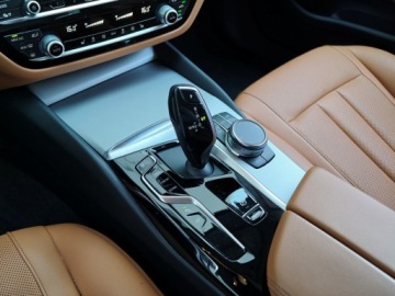 BMW Seria 5 G30-G31 Touring Facelifting 2.0 520d 190KM 2023 BMW 520 FV-23%, Podgrzewane fotele, Funkcja dostęp, zdjęcie 13