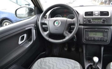 Skoda Fabia II Hatchback 1.4 i 16V 85KM 2008 Skoda Fabia bezwypadkowa - Climatronic - auto zarejstrowane 1.4 Benzyna, zdjęcie 4