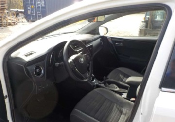 Toyota Auris II 2018 Toyota Auris Okazja 1.8 Hybryda 122KM, zdjęcie 19