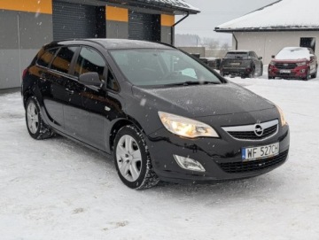 Opel Astra J Sports Tourer 2.0 CDTI ECOTEC 160KM 2010 Opel Astra Klima Navi Tempomat Serwis Gwarancja 2.0 Diesel 160KM, zdjęcie 14