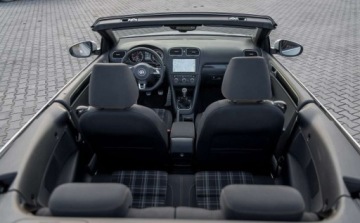 Volkswagen Golf VI Cabriolet 2.0 TSI GTI 210KM 2013 Volkswagen Golf Volkswagen Golf Cabrio GTI 2.0 Benzyna 210KM, zdjęcie 21
