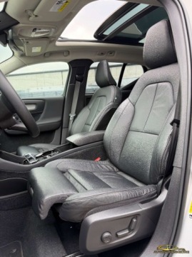 Volvo XC40 Crossover Facelifting 2.0 B5 250KM 2022 Volvo XC 40 2.0 250KM bardzo zadbane,nowe auto 2.0 Benzyna 250KM, zdjęcie 18