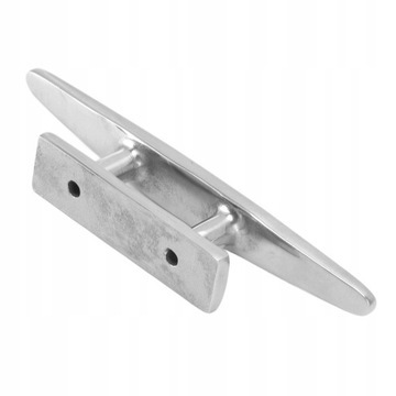 Низкий причал для лодок с плоским верхом и