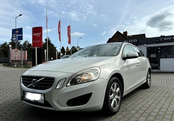 Volvo V60 I Kombi 1.6 DRIVe 115KM 2011 Volvo V60 Volvo V60 I D2 Momentum, zdjęcie 6