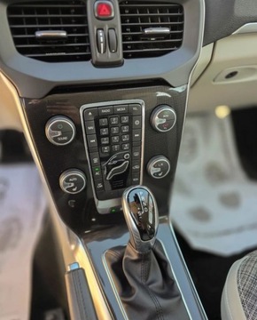 Volvo V40 II Hatchback Facelifting 1.5 T3 152KM 2017 Volvo V40 T3 AUTOMAT 1-Wl Salon Polska 2xOpony 1.5 Benzyna 152KM, zdjęcie 31