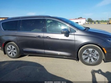 Chrysler Pacifica II 2017 Chrysler Pacifica Hybrid Platinum 2017 3.6l 3.6 Hybryda 260KM, zdjęcie 6