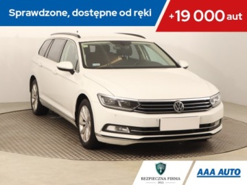 Volkswagen Passat B8 Variant 2.0 TDI BlueMotion SCR 190KM 2016 VW Passat 2.0 TDI, Serwis ASO, 187 KM, Navi