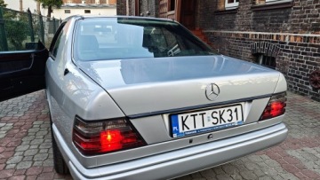 Mercedes Klasa E W124 Coupe 2.0 136KM 1995 MERCEDES-BENZ C124 E200 2.0 benzyna 136KM 1995r, zdjęcie 5