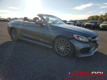 Mercedes Klasa C W205 2017 Mercedes-Benz Klasa C _W205_C 300_4Matic_241 km_2017r. 2.0 Benzyna 241KM, zdjęcie 1